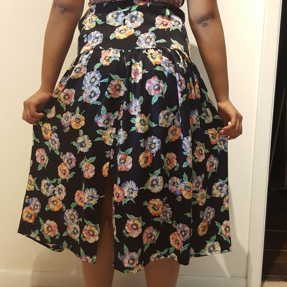 💕Host Pick💕Escada Floral Skirt - Picture 3 of 5